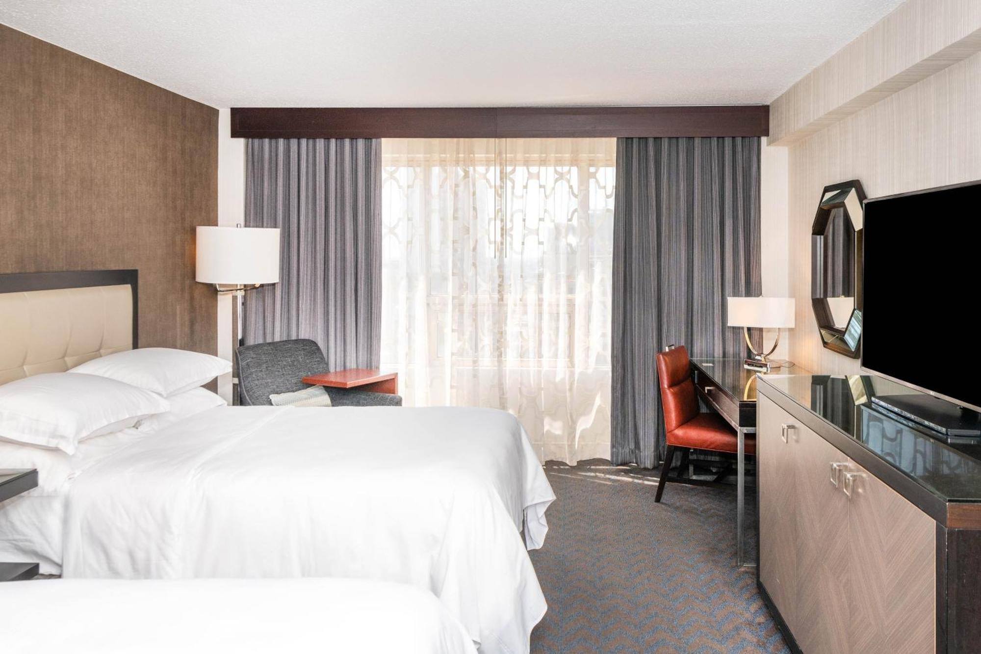 Sheraton Indianapolis City Centre Hotel Экстерьер фото