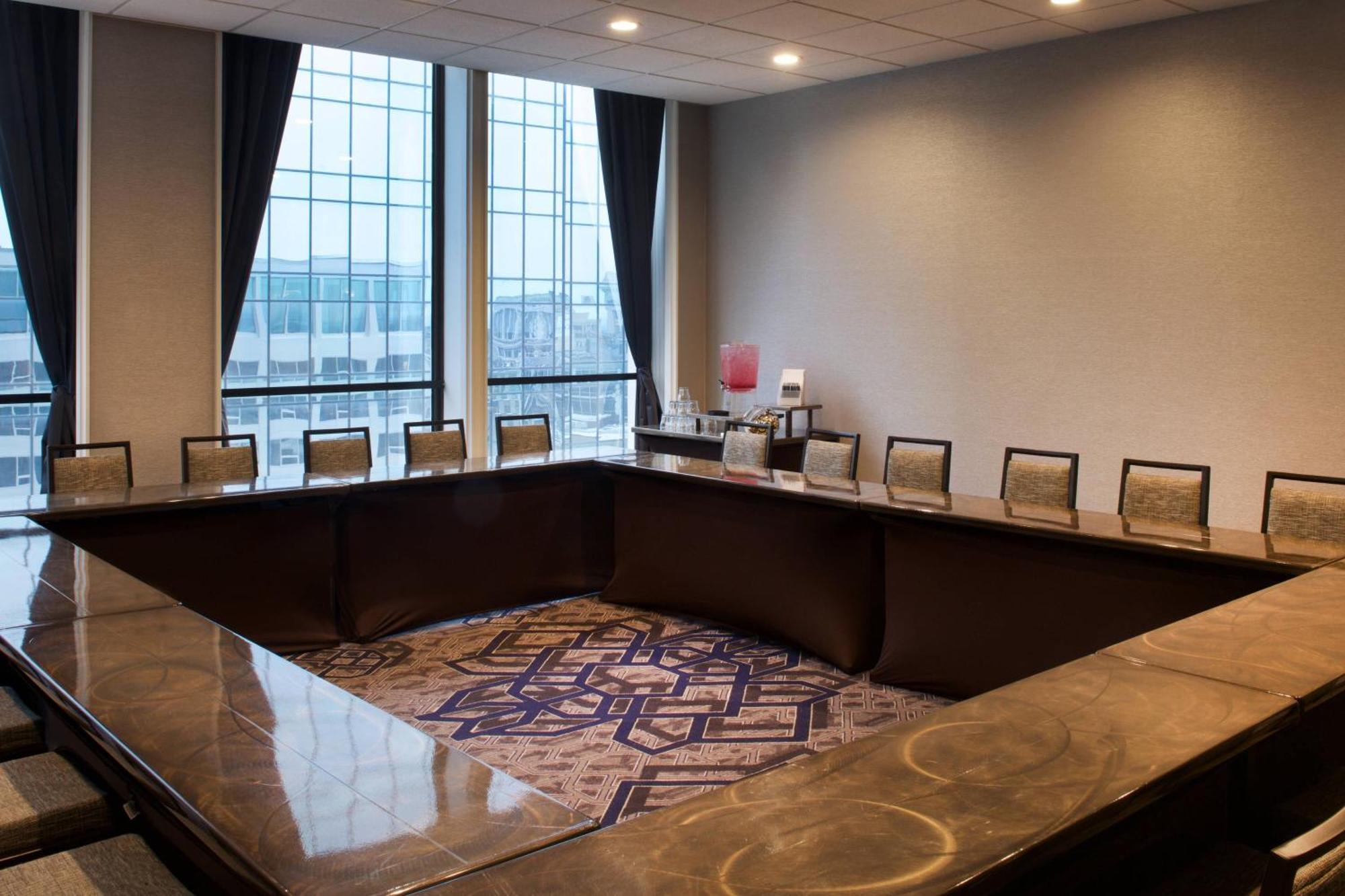 Sheraton Indianapolis City Centre Hotel Экстерьер фото