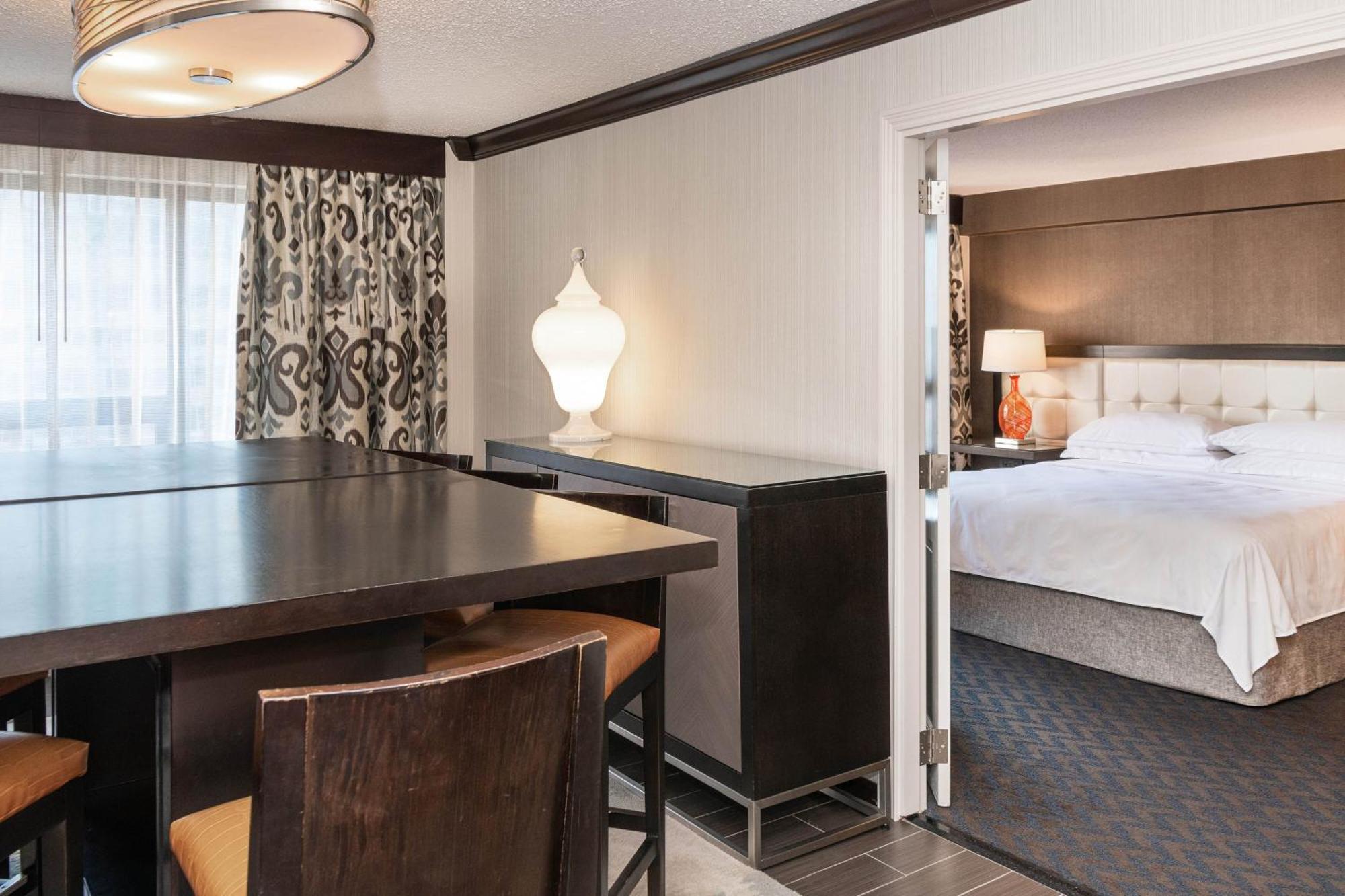 Sheraton Indianapolis City Centre Hotel Экстерьер фото