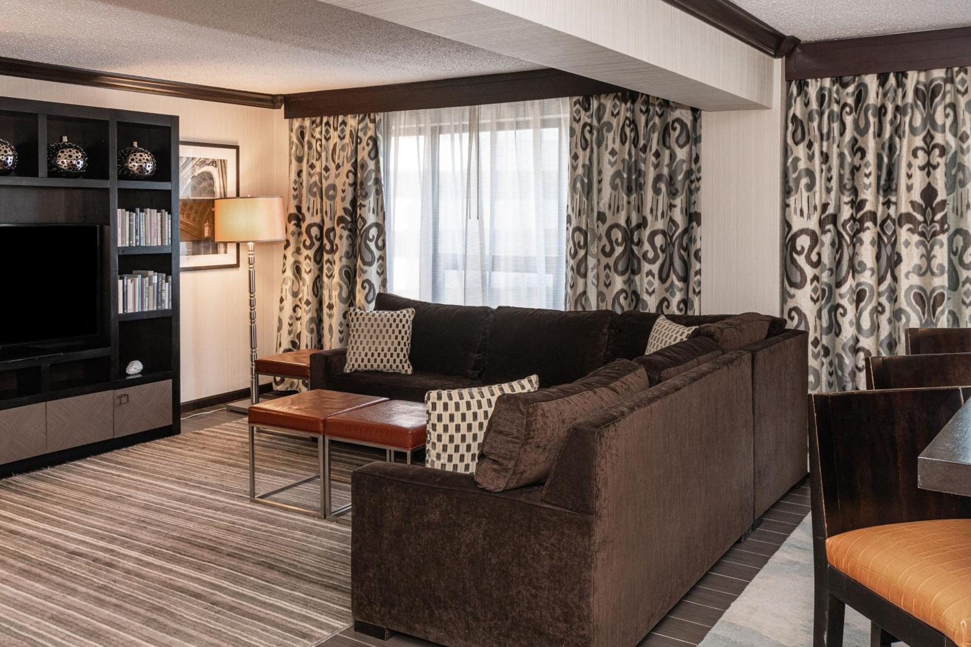Sheraton Indianapolis City Centre Hotel Экстерьер фото